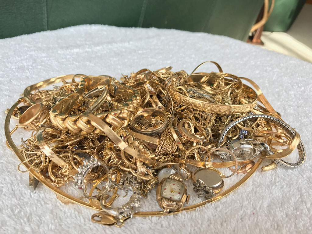 Gold jewelry chains bracelets rings